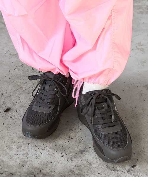 moz（モズ）の「moz(モズ)ワンポイントロゴエア入りクッションスニーカー（スニーカー・レディース・ホワイト/ライトブラウン/ライトグレー/ブラック/ブラック系その他・22.5cm/24.0cm/24.5cm/23.0cm/23.5cm）」の4枚目の写真