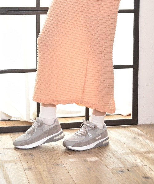 moz（モズ）の「moz(モズ)ワンポイントロゴエア入りクッションスニーカー（スニーカー・レディース・ホワイト/ライトブラウン/ライトグレー/ブラック/ブラック系その他・22.5cm/24.0cm/24.5cm/23.0cm/23.5cm）」の7枚目の写真