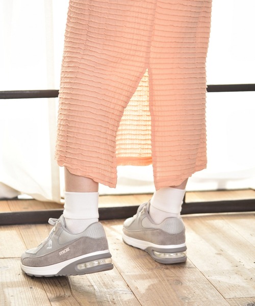 moz（モズ）の「moz(モズ)ワンポイントロゴエア入りクッションスニーカー（スニーカー・レディース・ホワイト/ライトブラウン/ライトグレー/ブラック/ブラック系その他・22.5cm/24.0cm/24.5cm/23.0cm/23.5cm）」の6枚目の写真