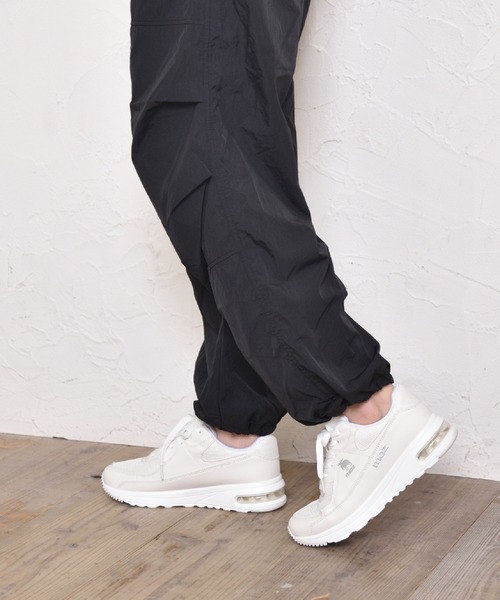 moz（モズ）の「moz(モズ)ワンポイントロゴエア入りクッションスニーカー（スニーカー・レディース・ホワイト/ライトブラウン/ライトグレー/ブラック/ブラック系その他・22.5cm/24.0cm/24.5cm/23.0cm/23.5cm）」の10枚目の写真