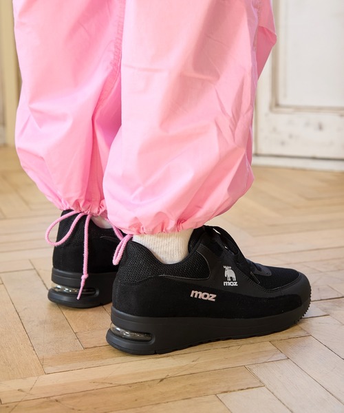 moz（モズ）の「moz(モズ)ワンポイントロゴエア入りクッションスニーカー（スニーカー・レディース・ホワイト/ライトブラウン/ライトグレー/ブラック/ブラック系その他・22.5cm/24.0cm/24.5cm/23.0cm/23.5cm）」の22枚目の写真