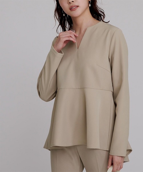 UR'S(ユアーズ)の「キーネックペプラムトップス(Tシャツ/カットソー・レディース・グレイッシュベージュ/ダークネイビー/ブラック・L/S/M)」の9枚目の写真