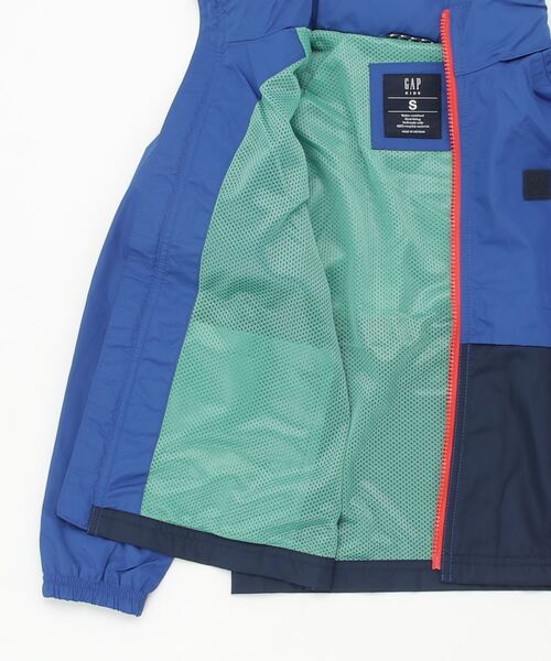 GAP（ギャップ）の「ウインドバスタージャケット (キッズ)（ナイロンジャケット・キッズ・ブラック/ブルー・M/L/XL/XXL/S）」の4枚目の写真