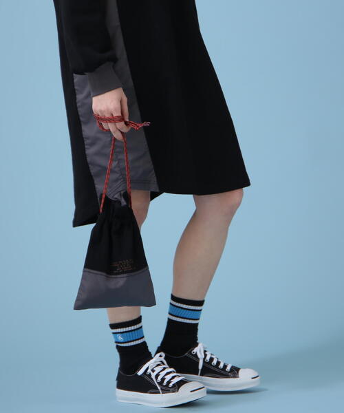 AVIREX（アヴィレックス）の「《WEB&DEPOT限定》SWEAT DRAWSTRING BAG/ スウェットドローストリング巾着バッグ（ショルダーバッグ・レディース・グレー/ブラック・FREE）」の13枚目の写真