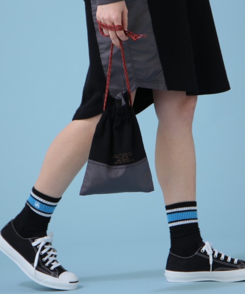 AVIREX（アヴィレックス）の「《WEB&DEPOT限定》SWEAT DRAWSTRING BAG/ スウェットドローストリング巾着バッグ（ショルダーバッグ・レディース・グレー/ブラック・FREE）」の2枚目の写真