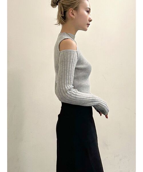 EMODA（エモダ）の「ショルダーオープンニット（ニット/セーター・レディース・グレー/ブラック/ブルー・FREE）」の21枚目の写真