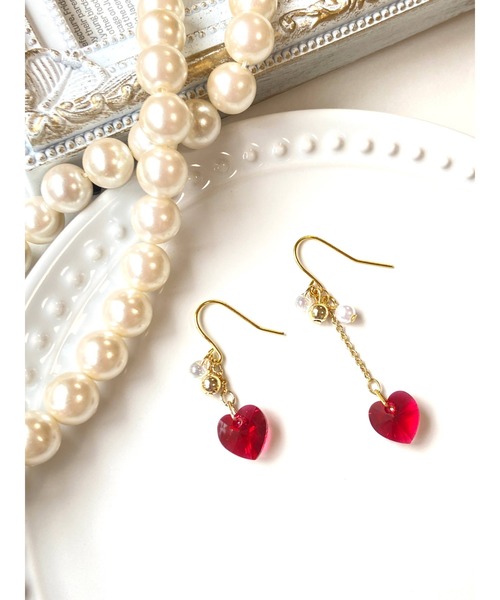 tone(トーン)の「【MUURABBTI】真っ赤なハートのゆらゆらピアス(MA)(ピアス(両耳用)・レディース・ゴールド/シルバー・FREE)」の1枚目の写真