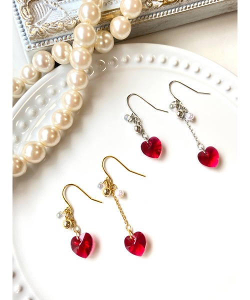 tone(トーン)の「【MUURABBTI】真っ赤なハートのゆらゆらピアス(MA)(ピアス(両耳用)・レディース・ゴールド/シルバー・FREE)」の3枚目の写真