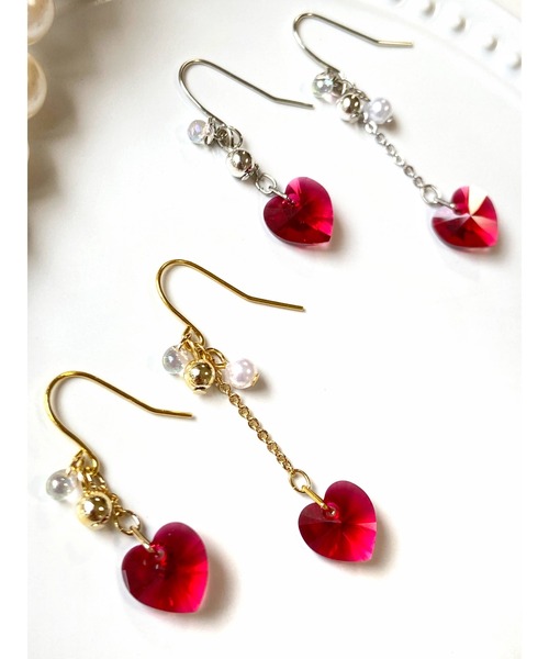 tone(トーン)の「【MUURABBTI】真っ赤なハートのゆらゆらピアス(MA)(ピアス(両耳用)・レディース・ゴールド/シルバー・FREE)」の4枚目の写真