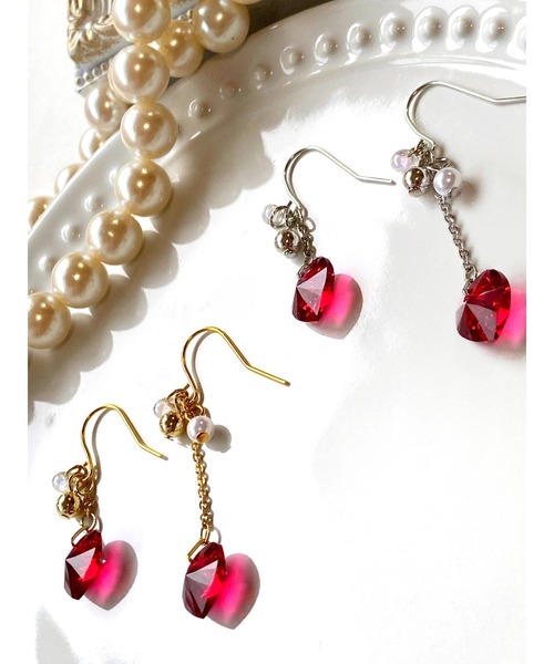 tone(トーン)の「【MUURABBTI】真っ赤なハートのゆらゆらピアス(MA)(ピアス(両耳用)・レディース・ゴールド/シルバー・FREE)」の5枚目の写真