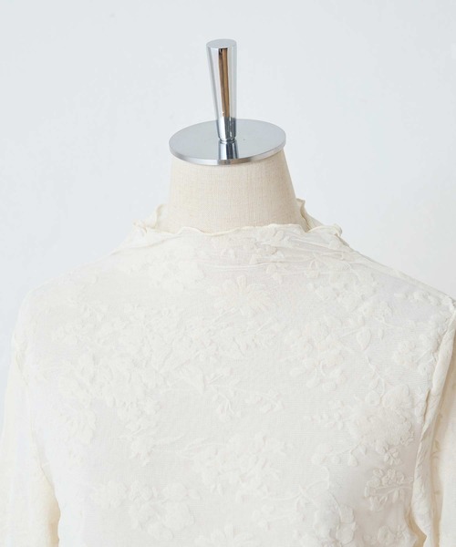 one after another NICE CLAUP（ワンアフターアナザーナイスクラップ）の「オパールシアーハイネックトップス　2023SS（Tシャツ/カットソー・レディース・グレー/ピンクベージュ/アイボリー・FREE）」の11枚目の写真