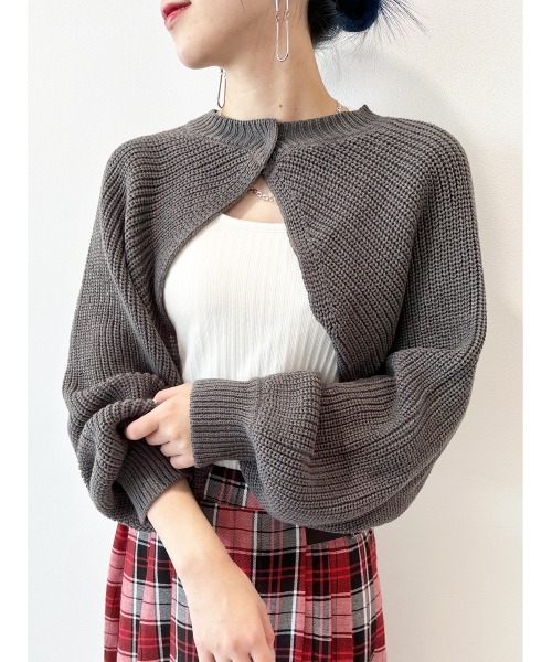 CECIL McBEE（セシルマクビー）の「２WAYクロップドボレロ（ニット/セーター・レディース・ベージュ/ブラック/チャコールグレー/ブルー・MEDIUM）」の2枚目の写真