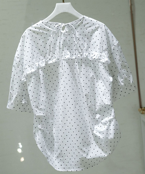 DAY CLOSET(デイ クローゼット)の「レディース 半袖フリルパフスリーブバックキリカエリボンブラウス(シャツ/ブラウス・レディース・ドット/ホワイト・ONE SIZE)」の8枚目の写真