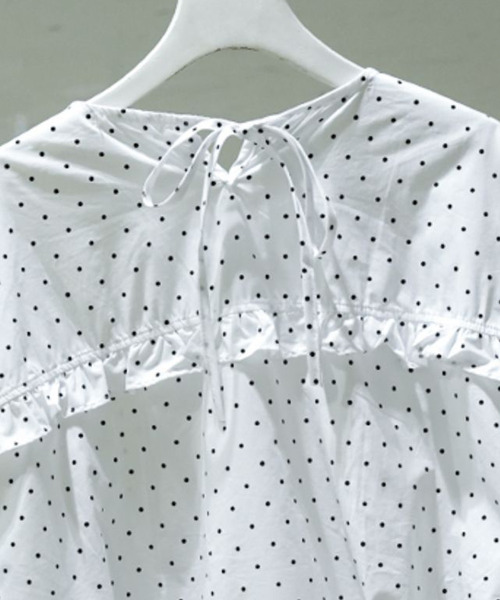 DAY CLOSET(デイ クローゼット)の「レディース 半袖フリルパフスリーブバックキリカエリボンブラウス(シャツ/ブラウス・レディース・ドット/ホワイト・ONE SIZE)」の11枚目の写真