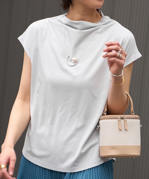 toki doki(トキドキ)の「冷感ボトルネックフレンチTシャツ(Tシャツ/カットソー・レディース・ラベンダー/アイボリー/ブラック/ライトグレー・FREE)」の4枚目の写真