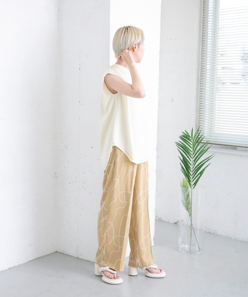 KBF(ケイビーエフ)の「ハニカムワッフルノースリーブカットソー(Tシャツ/カットソー・レディース・オフホワイト/カーキ/ブラック・ONE)」の9枚目の写真