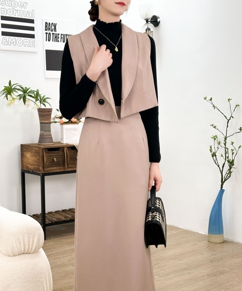 ECLIN(エクラン)の「ショート丈テーラージレ&ハイウエストロングスカートセットアップ(セットアップ・レディース・ブルー/グレイッシュベージュ/ブラック/ベージュ・S/M)」の3枚目の写真