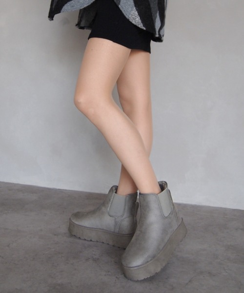 VIVIAN（ヴィヴィアン）の「厚底サイドゴアムートンブーツ（ブーツ・レディース・ブラック系その他3/グレー系その他3/イエロー系その他6/ベージュ系その他3・L/LL/M/S）」の8枚目の写真