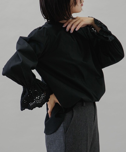 URBAN RESEARCH Sonny Label(アーバンリサーチサニーレーベル)の「2WAY袖スカラップスタンドカラーブラウス(シャツ/ブラウス・レディース・オフホワイト/ブルー系その他/ブラック・FREE)」の15枚目の写真