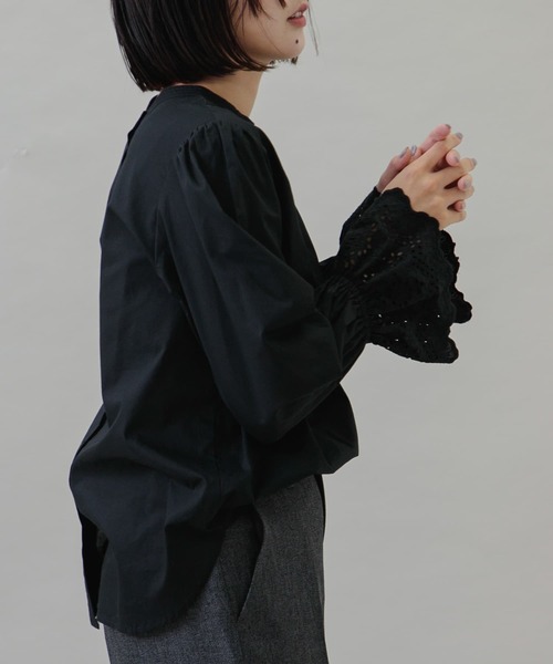 URBAN RESEARCH Sonny Label(アーバンリサーチサニーレーベル)の「2WAY袖スカラップスタンドカラーブラウス(シャツ/ブラウス・レディース・オフホワイト/ブルー系その他/ブラック・FREE)」の16枚目の写真