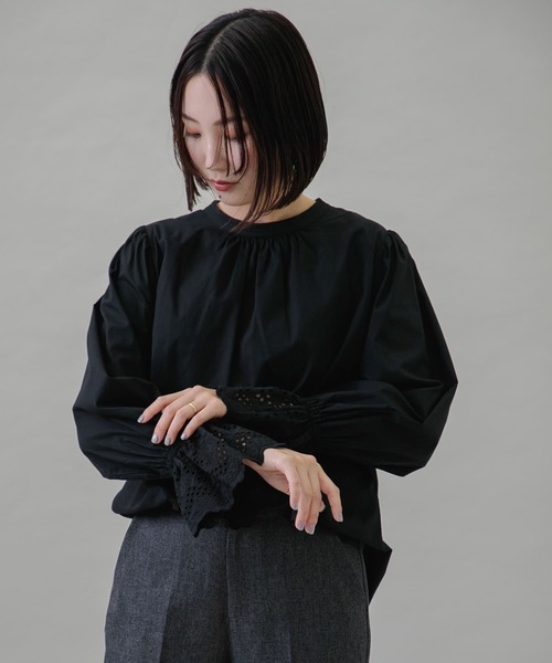 URBAN RESEARCH Sonny Label(アーバンリサーチサニーレーベル)の「2WAY袖スカラップスタンドカラーブラウス(シャツ/ブラウス・レディース・オフホワイト/ブルー系その他/ブラック・FREE)」の18枚目の写真