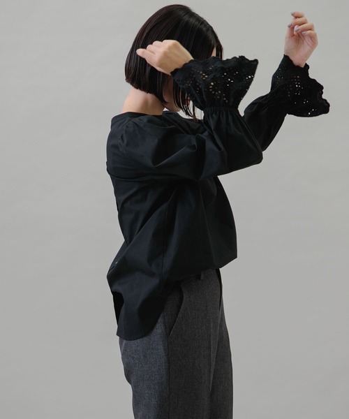 URBAN RESEARCH Sonny Label(アーバンリサーチサニーレーベル)の「2WAY袖スカラップスタンドカラーブラウス(シャツ/ブラウス・レディース・オフホワイト/ブルー系その他/ブラック・FREE)」の19枚目の写真