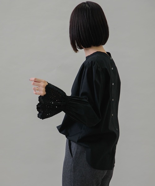 URBAN RESEARCH Sonny Label(アーバンリサーチサニーレーベル)の「2WAY袖スカラップスタンドカラーブラウス(シャツ/ブラウス・レディース・オフホワイト/ブルー系その他/ブラック・FREE)」の20枚目の写真