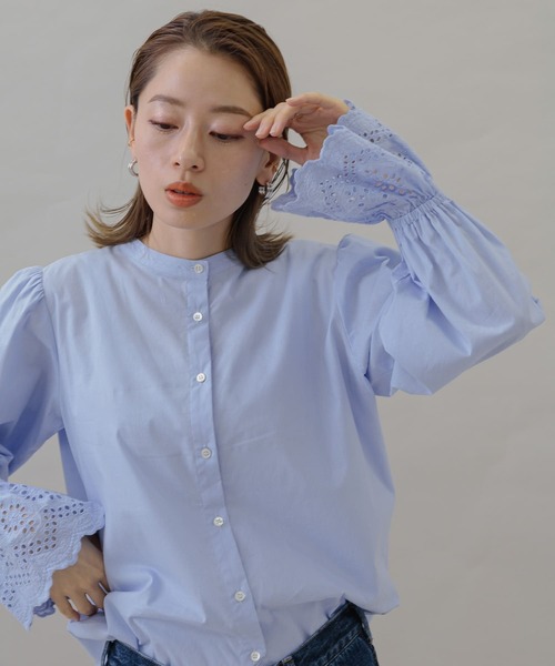 URBAN RESEARCH Sonny Label(アーバンリサーチサニーレーベル)の「2WAY袖スカラップスタンドカラーブラウス(シャツ/ブラウス・レディース・オフホワイト/ブルー系その他/ブラック・FREE)」の3枚目の写真