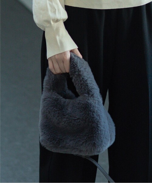OPAQUE.CLIP（オペークドットクリップ）の「◆≪ヒルナンデス！で紹介≫ 2WAY/フェイクファーショルダーバッグ（ショルダーバッグ・レディース・チャコールグレー/ライトベージュ/ブラウン系/ブルー・00）」の6枚目の写真