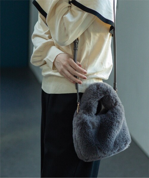 OPAQUE.CLIP（オペークドットクリップ）の「◆≪ヒルナンデス！で紹介≫ 2WAY/フェイクファーショルダーバッグ（ショルダーバッグ・レディース・チャコールグレー/ライトベージュ/ブラウン系/ブルー・00）」の9枚目の写真