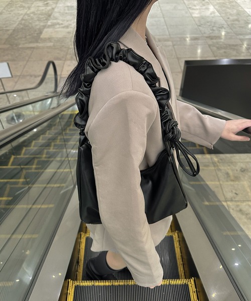 Ambre Neige（アンブルネージュ）の「gather shoulder bag / ギャザーショルダーバッグ（ショルダーバッグ・レディース・アイボリー/ブラック/ダークブラウン/ピンク/ピンク系その他/シルバー・FREE）」の21枚目の写真