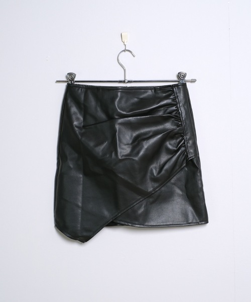 shopnikoniko(ショップニコニコ)の「合成皮革 ラップ風 ギャザー ミニスカート シャーリング ハイウエスト(スカート・レディース・ブラウン/ホワイト/ブラック・フリー)」の11枚目の写真