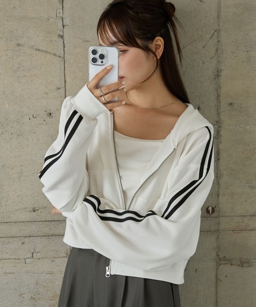 WEGO(ウィゴー)の「WEGO/ショートジップパーカー(パーカー・レディース・ブラック/アイボリー/杢グレー/ブラック系その他/ホワイト系その他・FREE)」の3枚目の写真