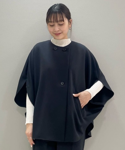 CAST:（キャストコロン）の「【イチオシ/セットアップ】ラウンドフォルムジャージージャケット（ノーカラージャケット・レディース・オフホワイト/ブラック・M）」の9枚目の写真