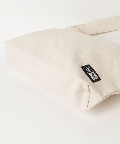 NEW ERA（ニューエラ）の「【UNIVERSAL OVERALL/ユニバーサルオーバーオール】x【NEWERA/ニューエラ 】キャンバスコットン ショルダーバッグ（ショルダーバッグ・メンズ・アイボリー・FREE）」の6枚目の写真