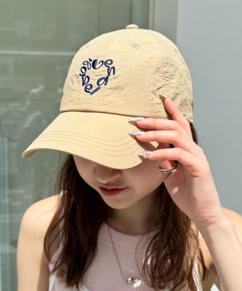 CLEA（クレア）の「ハートサークルロゴ刺繍ナイロンキャップ（キャップ・レディース・ネイビー/ベージュ/ブラック/ホワイト・FREE）」の3枚目の写真
