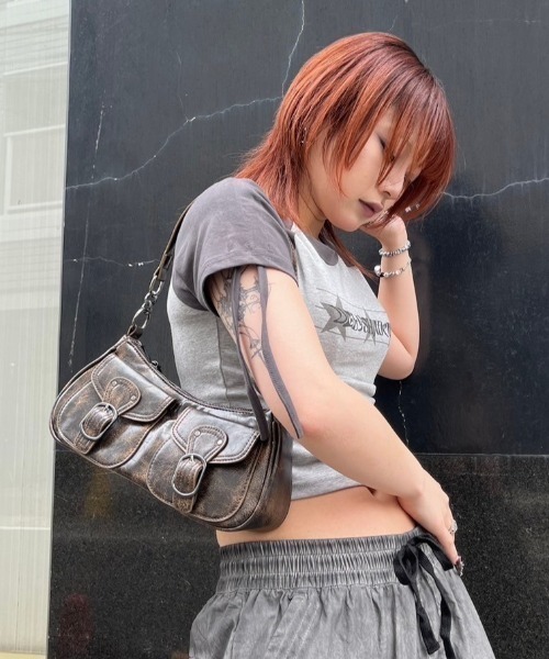 XU（エックスユー）の「pocket belt shoulder bag（ショルダーバッグ・メンズ・ダークブラウン/ブラック・ONE SIZE）」の13枚目の写真
