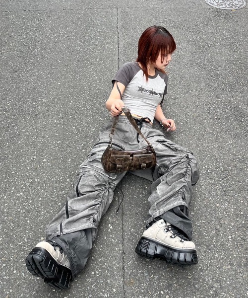 XU（エックスユー）の「pocket belt shoulder bag（ショルダーバッグ・メンズ・ダークブラウン/ブラック・ONE SIZE）」の15枚目の写真