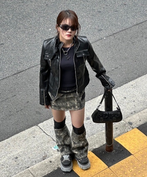 XU（エックスユー）の「pocket belt shoulder bag（ショルダーバッグ・メンズ・ダークブラウン/ブラック・ONE SIZE）」の21枚目の写真