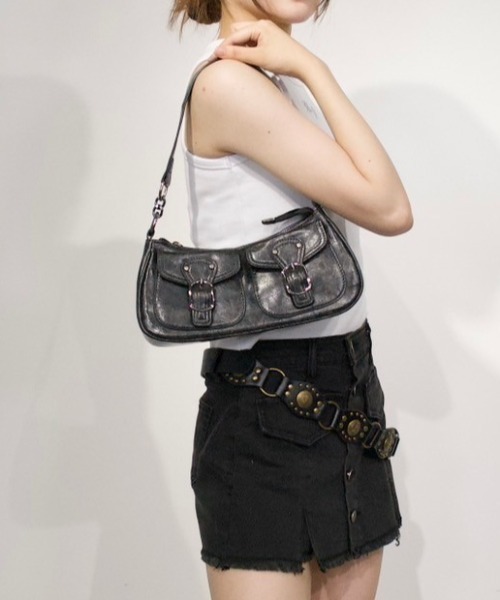 XU（エックスユー）の「pocket belt shoulder bag（ショルダーバッグ・メンズ・ダークブラウン/ブラック・ONE SIZE）」の4枚目の写真