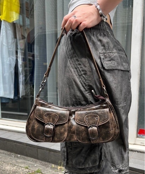 XU（エックスユー）の「pocket belt shoulder bag（ショルダーバッグ・メンズ・ダークブラウン/ブラック・ONE SIZE）」の8枚目の写真