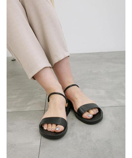 Samansa Mos2 blue（サマンサモスモスブルー）の「【ふっくらクッション】2wayフラットサンダル（ドレスシューズ・レディース・イエロー/ブラック/シルバー・L/M）」の4枚目の写真