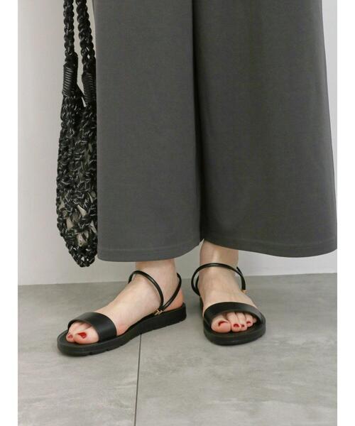 Samansa Mos2 blue（サマンサモスモスブルー）の「【ふっくらクッション】2wayフラットサンダル（ドレスシューズ・レディース・イエロー/ブラック/シルバー・L/M）」の8枚目の写真