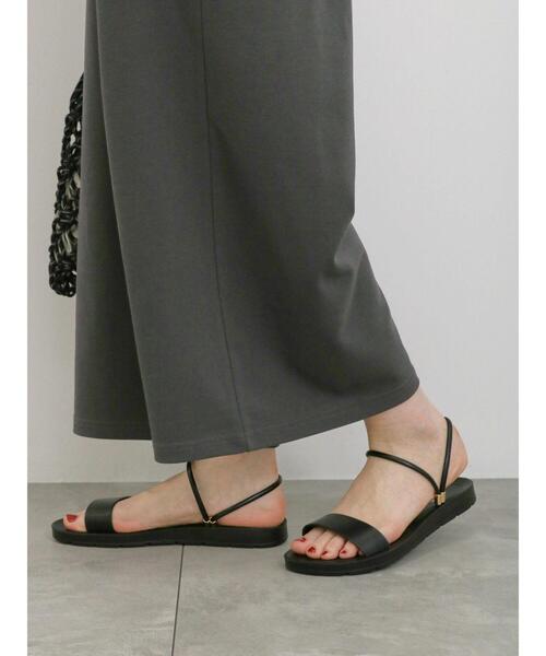 Samansa Mos2 blue（サマンサモスモスブルー）の「【ふっくらクッション】2wayフラットサンダル（ドレスシューズ・レディース・イエロー/ブラック/シルバー・L/M）」の9枚目の写真