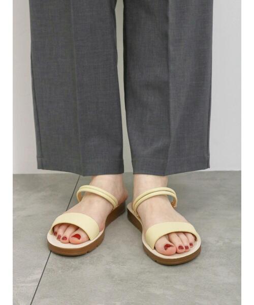 Samansa Mos2 blue（サマンサモスモスブルー）の「【ふっくらクッション】2wayフラットサンダル（ドレスシューズ・レディース・イエロー/ブラック/シルバー・L/M）」の13枚目の写真