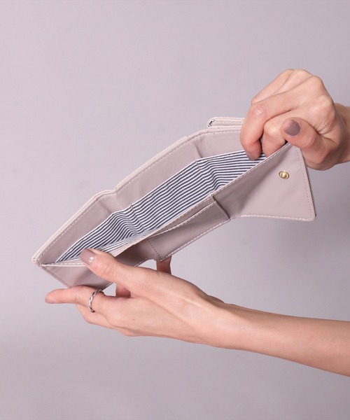 BAYBLO（ベイブロ）の「(CR)【フェイクレザー】三つ折り コンパクト