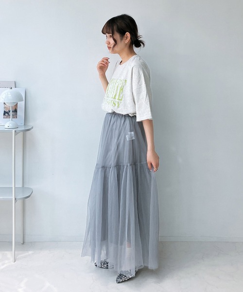 AS KNOW AS plus（アズノゥアズプラス）の「◎フラワー刺繍重ねロゴプリント　ビッグシルエットTシャツ（Tシャツ/カットソー・レディース・キナリ/スミクロ/オートミール/サックスブルー/バイオレット/カーキ/ボルドー/アイボリー系/ブロンズ・FREE）」の13枚目の写真