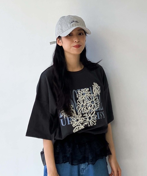 AS KNOW AS plus（アズノゥアズプラス）の「◎フラワー刺繍重ねロゴプリント　ビッグシルエットTシャツ（Tシャツ/カットソー・レディース・キナリ/スミクロ/オートミール/サックスブルー/バイオレット/カーキ/ボルドー/アイボリー系/ブロンズ・FREE）」の18枚目の写真