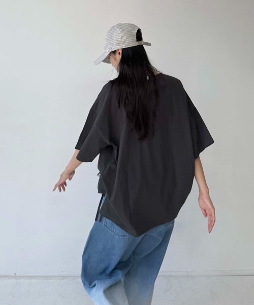 AS KNOW AS plus(アズノゥアズプラス)の「◎フラワー刺繍重ねロゴプリント ビッグシルエットTシャツ【UNISEX ITEM】(Tシャツ/カットソー・レディース・キナリ/スミクロ/オートミール/サックスブルー/バイオレット/カーキ/ボルドー/アイボリー系/ブロンズ/レッド/ブラウン系1/アイボリー系1/ベージュ系1/ブラック系1/ブルー系・FREE)」の22枚目の写真