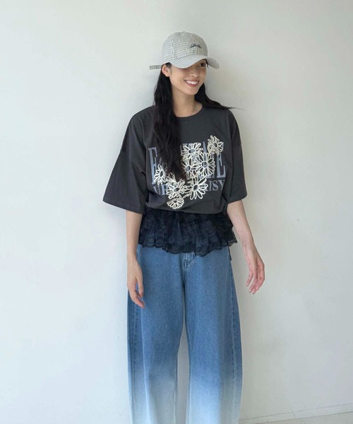 AS KNOW AS plus(アズノゥアズプラス)の「◎フラワー刺繍重ねロゴプリント ビッグシルエットTシャツ【UNISEX ITEM】(Tシャツ/カットソー・レディース・キナリ/スミクロ/オートミール/サックスブルー/バイオレット/カーキ/ボルドー/アイボリー系/ブロンズ/レッド/ブラウン系1/アイボリー系1/ベージュ系1/ブラック系1/ブルー系・FREE)」の21枚目の写真
